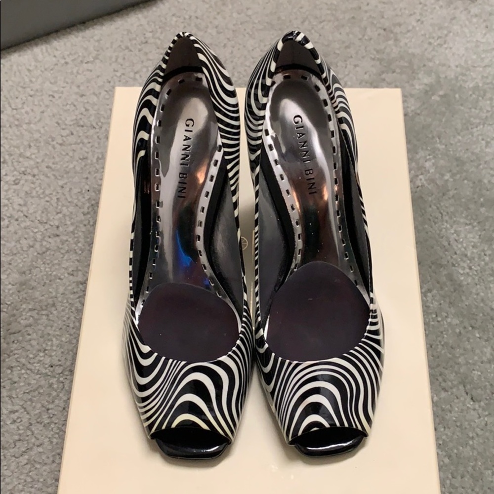 Black & White Gianni Bini heels